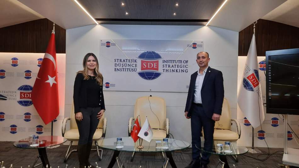 Deniz Kuş, Mehmet İşgüzar ve ekibinden SDE’nin stajyerlerine ‘Koçluk Hizmeti’