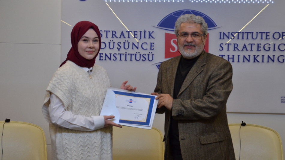 SDE'de Bir Staj Dönemi Sona Erdi, Bir Staj Dönemi Başladı