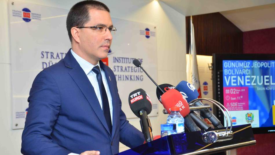Venezuela Dışişleri Bakanı: "Topraklarımızda başka birinin hakim olmasını istemiyoruz"