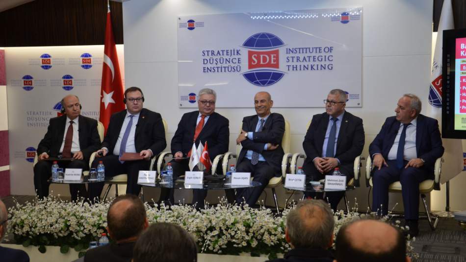 "Balkan Ülkelerinin Eş Zamanlı AB'ye Alınmaması Başka Ülkeleri Bölgeye Çekti"