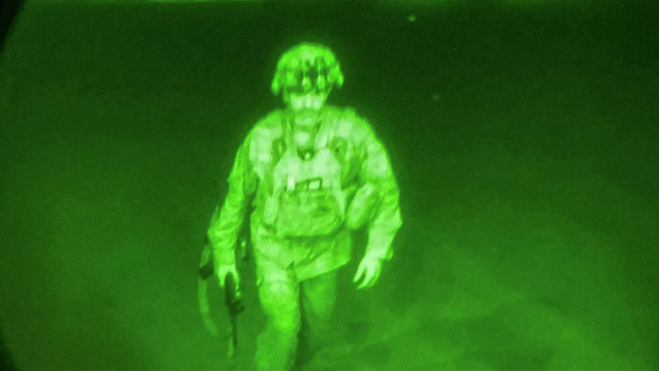 Pentagon, Afganistan'ı Terk Eden Son Askerin Görüntüsünü Tarihe Not Düştü