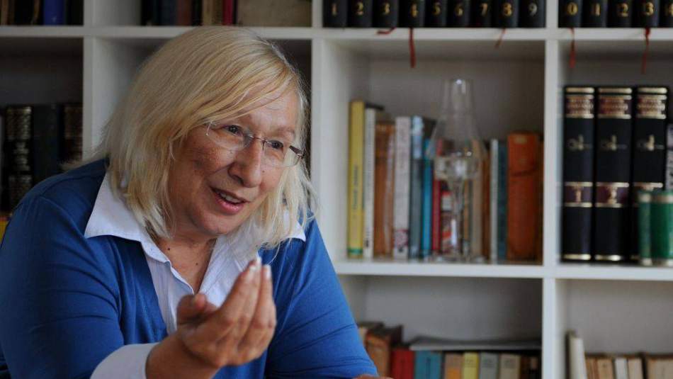 Alev Alatlı: “En büyük hata yabancı dille eğitim vermek”