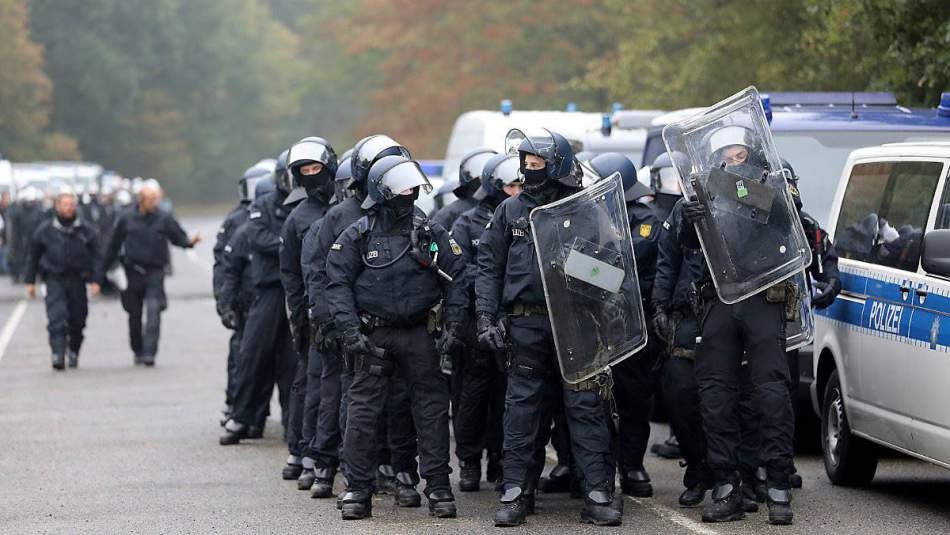 Almanya'da Polislere Yeni Yetkiler Getiriliyor