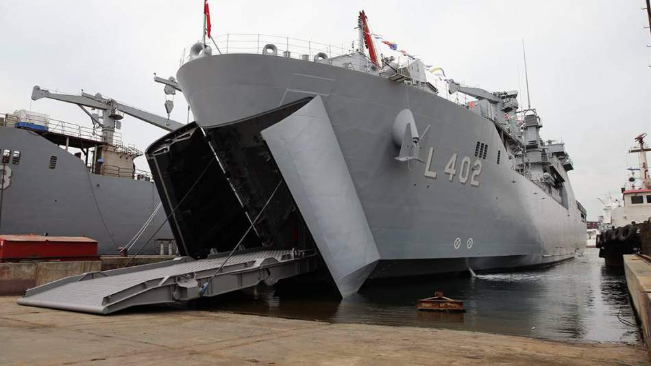 TCG Bayraktar Gemisi Barselona'da