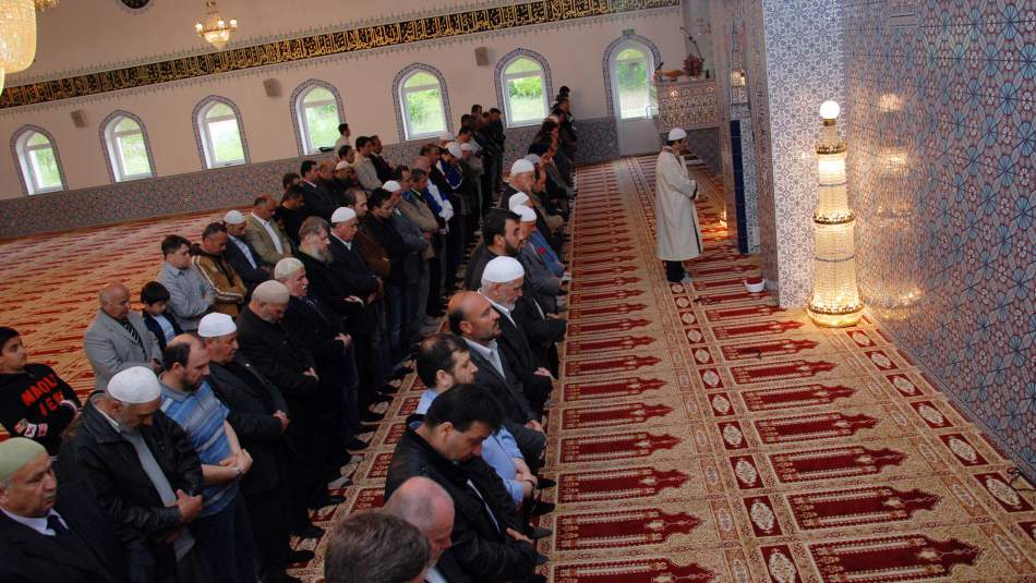 Almanya'da Camiler İç İstihbarat Tarafından İzleniyor