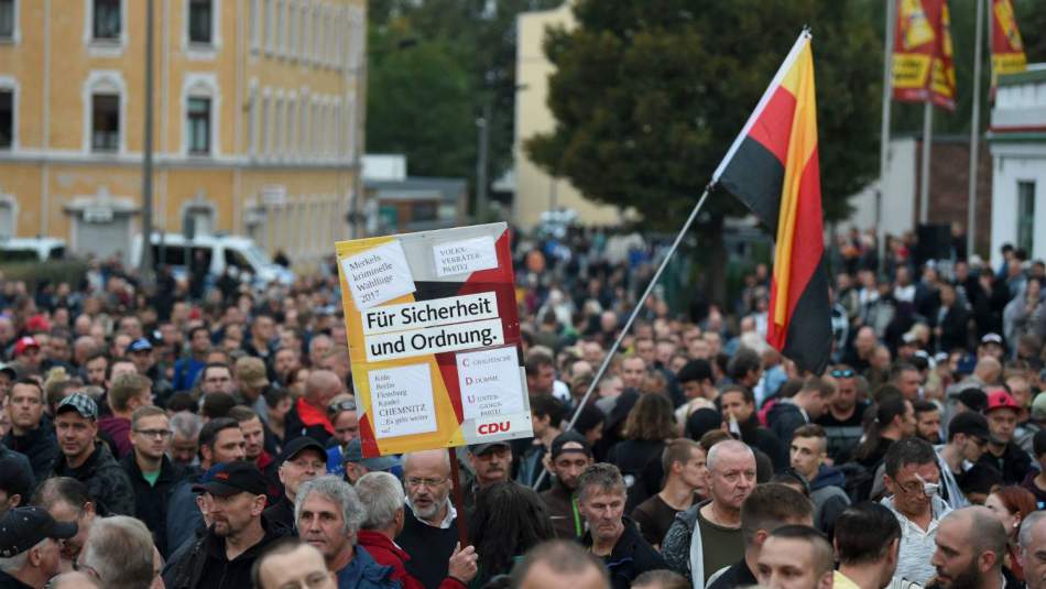 Tansiyonun dinmediği Chemnitz'de karşıt görüşler sokağa indi