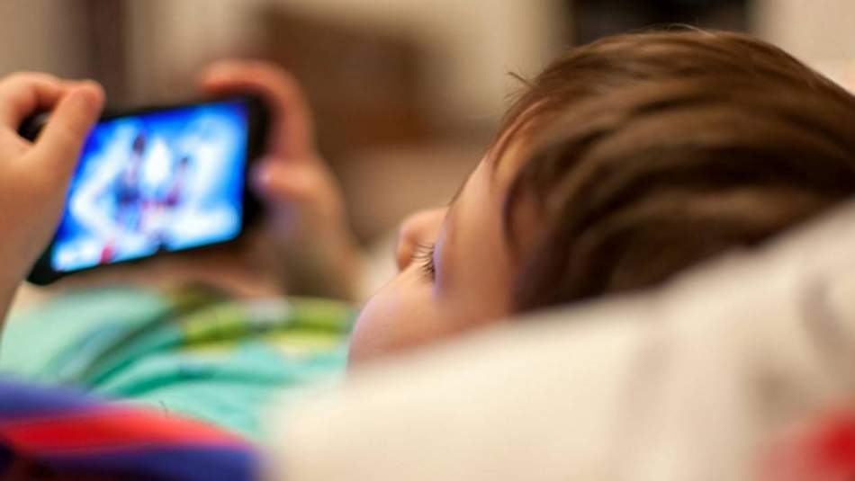 Türkiye'de her 10 çocuktan 6'sı akıllı telefon sahibi