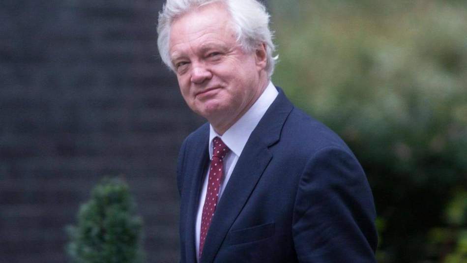 İngiltere'de Brexit'i yöneten bakan istifa etti