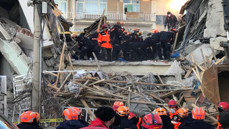 Depremde 20 Kişi Hayatını Kaybetti, 1015 Kişi Yaralandı