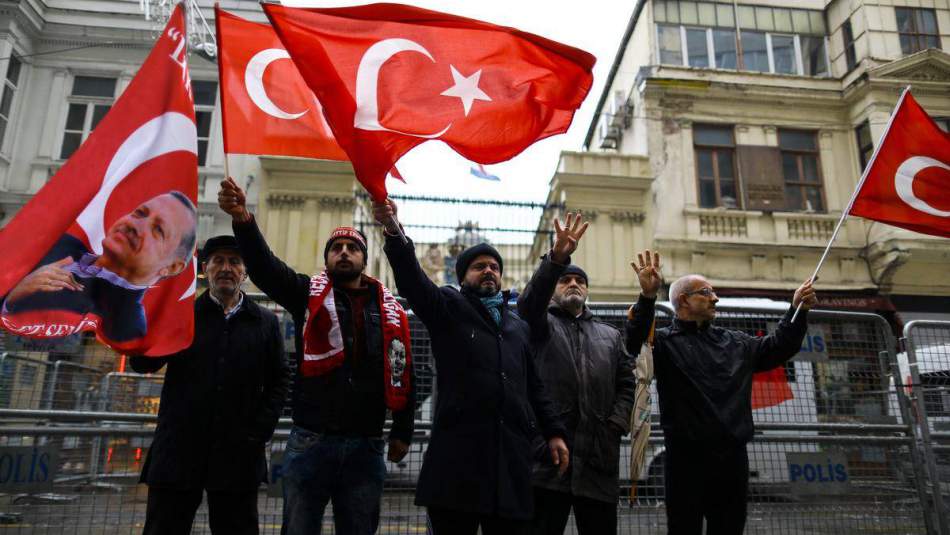 Hollanda: "Ülkedeki Türkler giderek daha çok dindarlaşıyor"