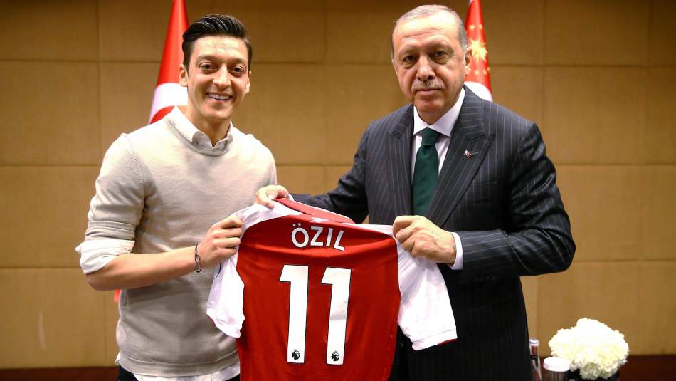 Mesut Özil ırkçılık yüzünden Alman milli takımını bıraktı
