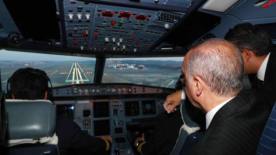 3. Havalimanı'na ilk inişi Erdoğan'ın uçağı yaptı