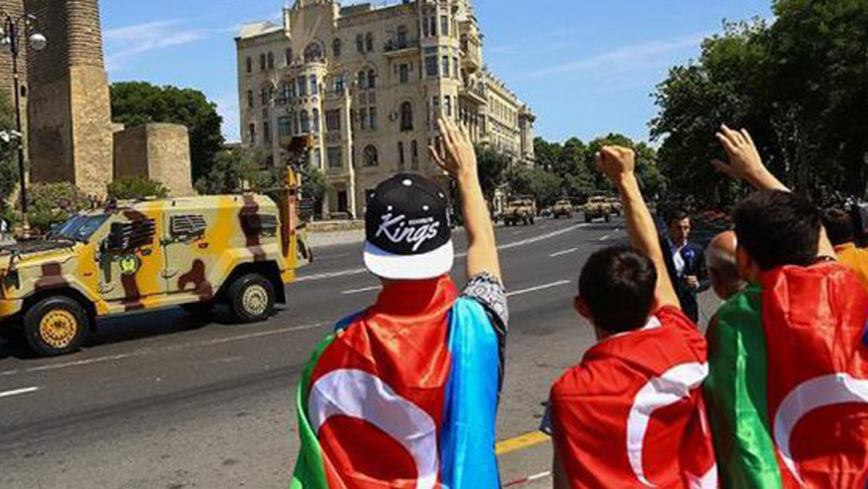 Bakü'de, Türk Ordusunun Azerbaycan'da Kalması İçin Gösteri Yapıldı