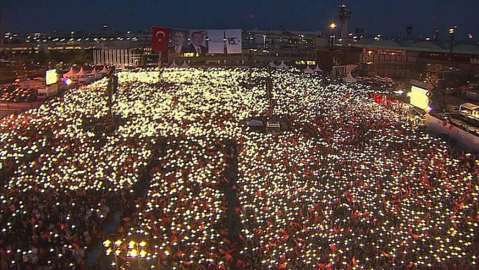 "Ruhlarını iblise satanlar var. O müptezeller Türkiye'yi ele geçiremeyecekler"