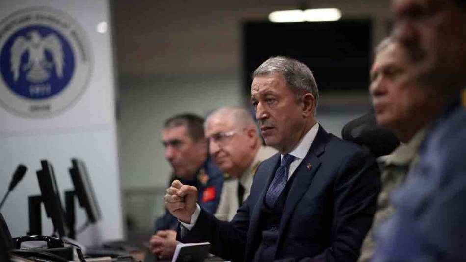 Akar: "Sabah 4'te başlattığımız Pençe Hava Operasyon Planı ile teröristlerin peşindeyiz"