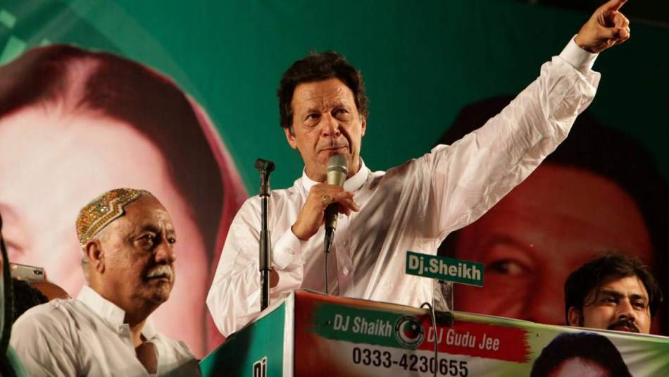 Pakistan'da seçimin galibi PTI'dan Türkçe paylaşım