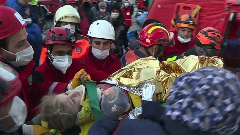 3 Yaşındaki Elif Perinçek 65. Saatte Enkazdan Yaralı Olarak Çıkarıldı