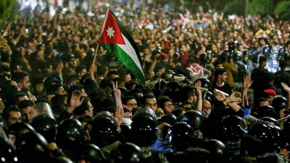 Ürdün'de istifa yetmedi, protestocular meclisin de feshini istiyor