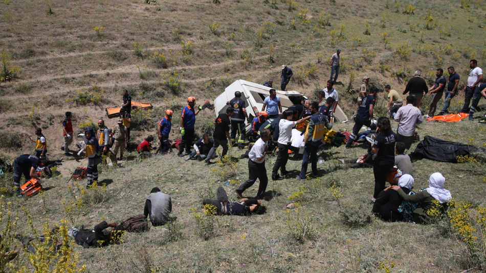 Van'da katliam gibi kaza: 15 ölü