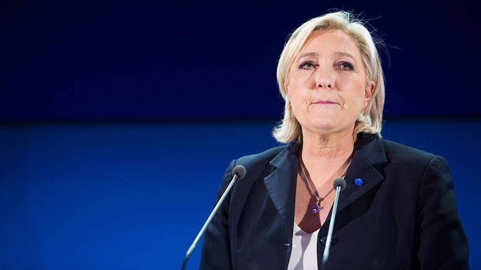 Marine Le Pen partisinin adını değiştirdi