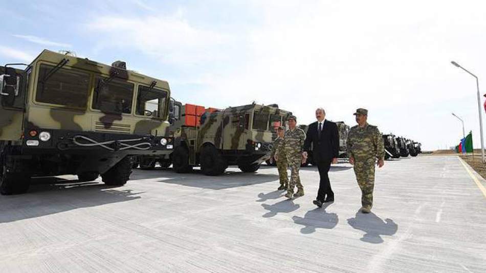 Azerbaycan uzun menzilli füzeler için yeni kışla açtı