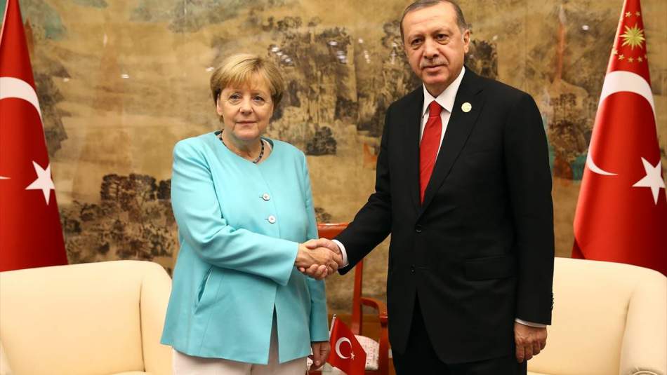Merkel'den Erdoğan'a Berlin daveti