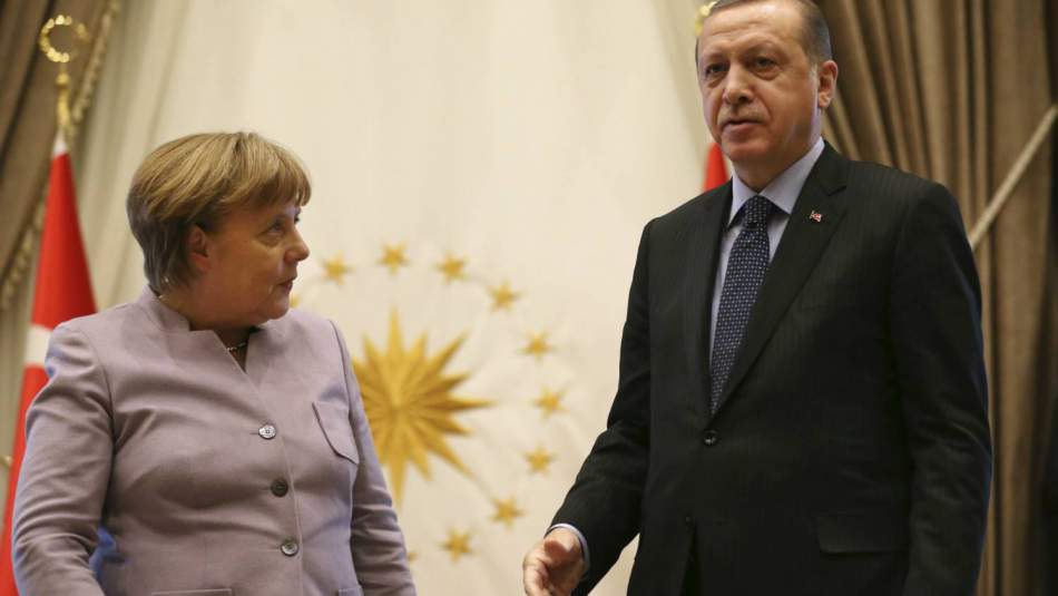 Merkel Türkiye ile 'yapıcı diyalog' arayışında