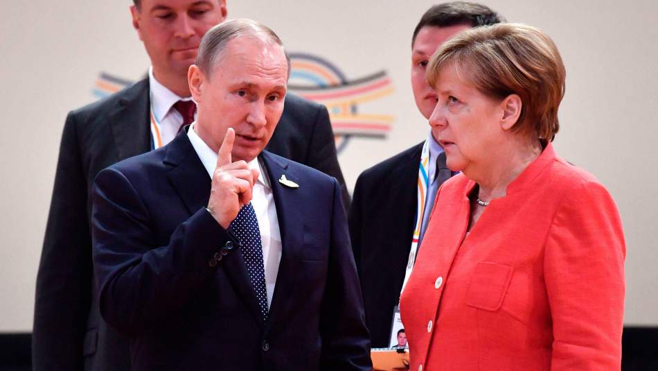 Merkel'den Putin'e: "Ukraynalı askerleri serbest bırakın"