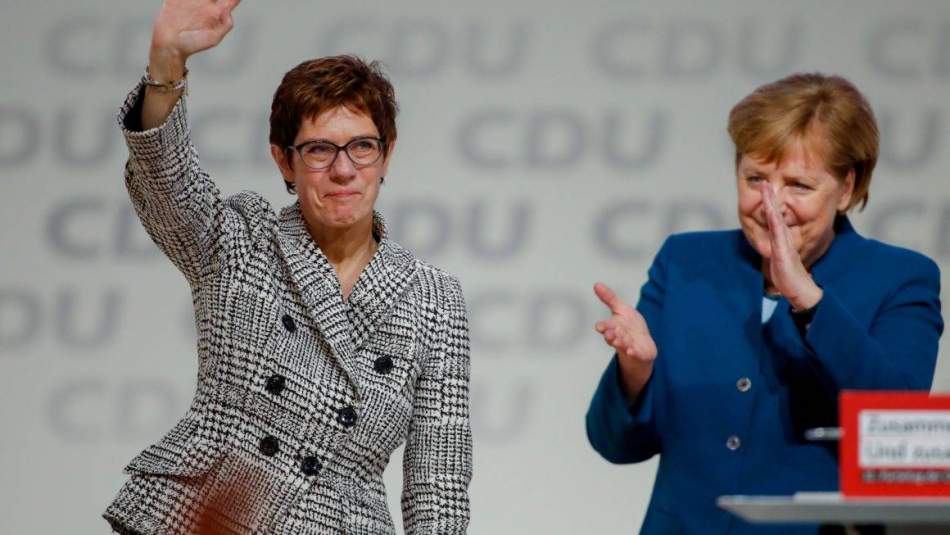 Merkel'in bıraktığı genel başkanlık koltuğuna Karrenbauer oturdu