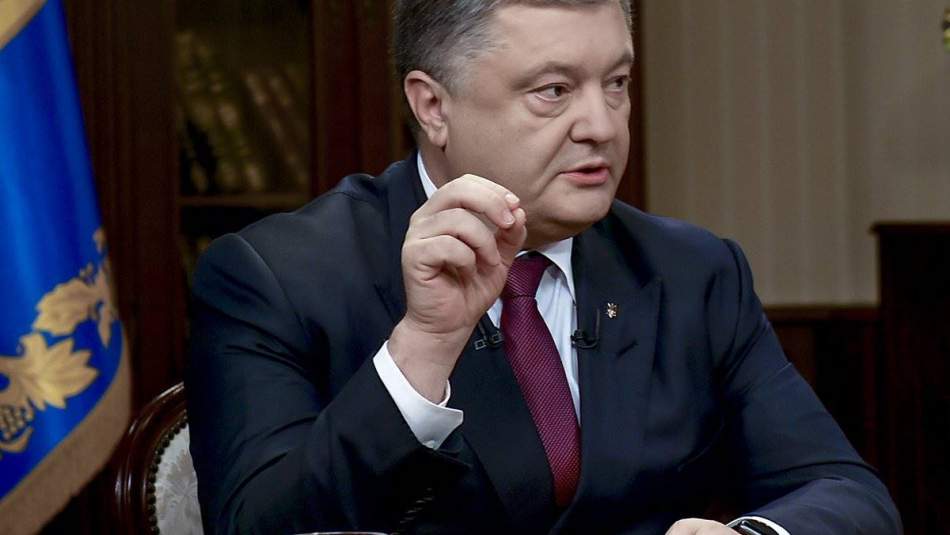 Poroşenko, sıkıyönetim kanununu imzaladı