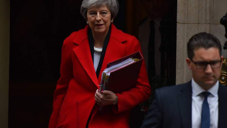 İngiltere'de Başbakan Theresa May için güven oylaması