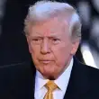 Trump Bir Havuç Bir Sopa Gösteriyor