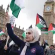 Londra’da Binlerce Kişi İngiltere’nin İsrail’e Silah Satışını Protesto Etti