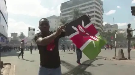 Kenya'da Polis ve Ruto Karşıtı Protestocular Arasında Çıkan Çatışmalarda 8 Kişi Öldü, 400 Kişi Yaralandı
