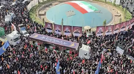 İran, İsrail Saldırılarında Kaybettiklerini Toplu Törenle Uğurladı