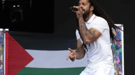 İngiltere’nin En Büyük Müzik Festivalinde Filistin Bayrakları Dalgalanırken “Özgür Filistin” ve “İsrail Ordusuna Ölüm” Sloganları Atıldı