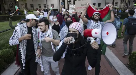 Amerikalı Gençlerin %54’ü Ülkelerindeki İsrail’e Yönelik Protestoları ve Yahudilere Saldırıları “Anlaşılabilir” Buluyor