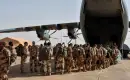Fransa'nın Batı Afrika'daki Hakimiyeti Sona Eriyor, Son iki Askeri Üsten de Çekilmek Zorunda Kaldı