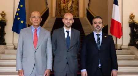 Suriye ve İsrailli Yetkililer, Tom Barrack Aracılığıyla Paris'te Görüştü