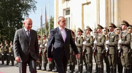 Paşinyan ve Pezeşkiyan Erivan’da Bir Araya Geldi