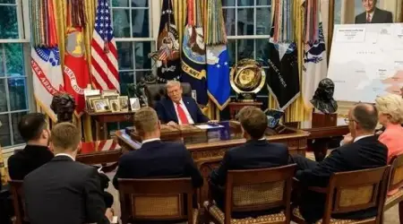 AB Liderleri Papa ve Trump’ın Huzurunda El Pençe Divan Vaziyette