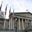 Fransa'da Siyasi Kriz Derinleşiyor