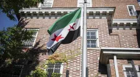 Ahmed El Şara Yönetimindeki Suriye Bayrağı Washington’da Göndere Çekildi