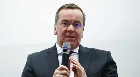 Almanya Savunma Bakanı Rusya’nın NATO için Giderek Büyüyen Bir Tehdit Olduğunu Söyledi