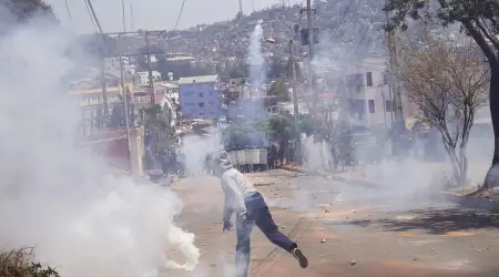 Madagaskar’da Darbe Girişimi Devam Ediyor, Protestocuların Desteklediği Bir Subay Ordu Komutanı Oldu