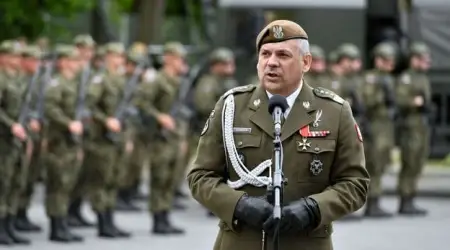 Polonya Savunmayı Güçlendirmek için 100 Bin Gönüllü Hedefliyor, Ancak Halk Gönülsüz