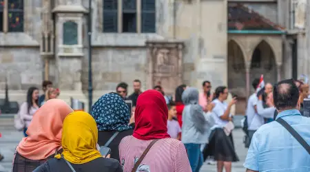 Ifop Araştırması: Fransa’daki Müslüman Gençlerde Dini Bağlılık Artıyor