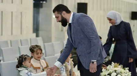 Kendisine ‘Geçmişinizde Teröristtiniz’ Diyen CNN Sunucusuna Şara’dan ABD’yi Îmâ Eden Cevap: “Teröristler, Çocukları ve Sivilleri Öldürenlerdir”