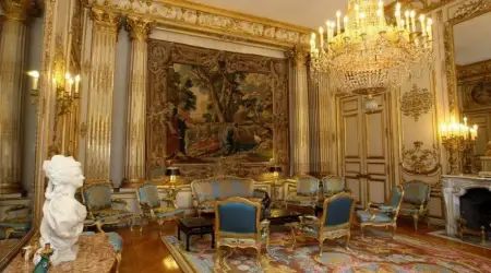 Paris’te Skandallar Bitmiyor: Elysee Sarayı’ndaki Görevli Gümüş Malzemeleri Çalmış