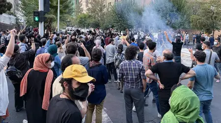 İran'da Para Piyasaları Dalgalı, Esnaf Kepenk Kapattı; Protestolar Devam Ediyor